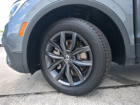 Certified 2023 Volkswagen Tiguan SE FWD image 32