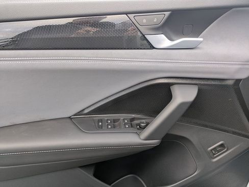 New 2026 Volkswagen Tiguan SE R-Line AWD/4WD image 10