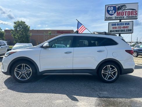 Used 2017 Hyundai Santa Fe Limited FWD image 2