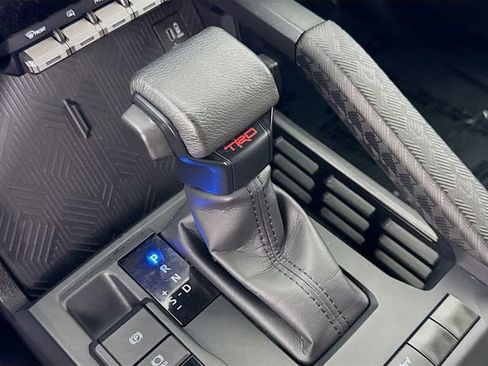Certified 2025 Toyota Tacoma TRD Off-Road AWD/4WD image 18