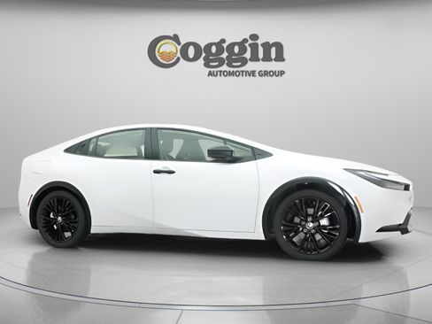 New 2026 Toyota Prius Plug-In Hybrid image 25