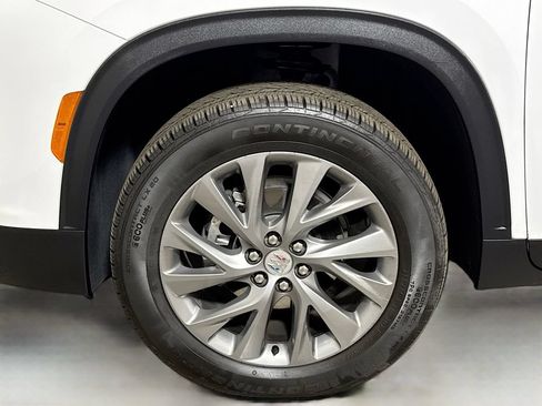Used 2025 Buick Enclave Preferred AWD/4WD image 31