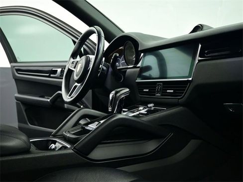 Used 2020 Porsche Cayenne S image 34