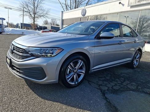 Used 2024 Volkswagen Jetta SE image 3