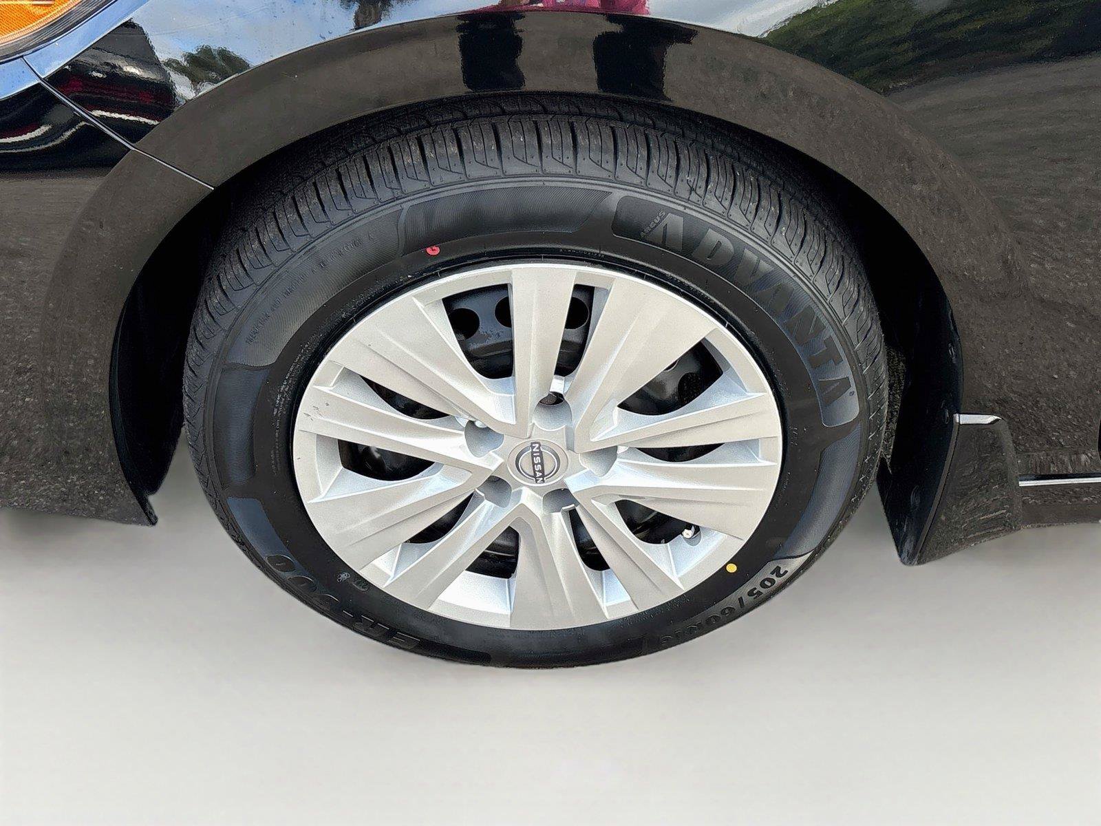 Used 2024 Nissan Sentra S FWD image 28