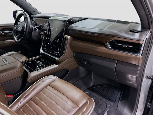 Used 2025 GMC Yukon Denali Ultimate image 33