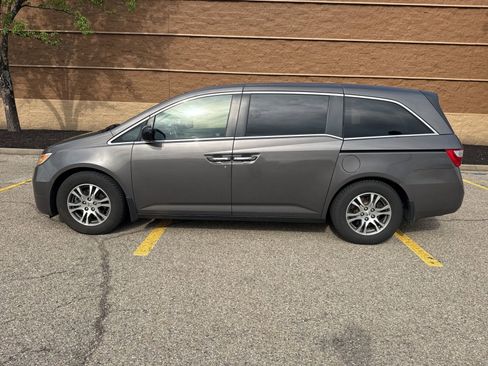 Used 2011 Honda Odyssey EX-L image 2