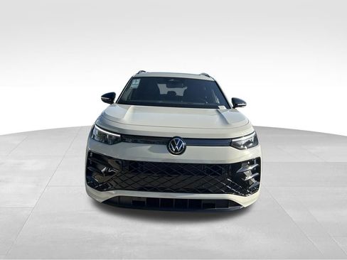 New 2026 Volkswagen Tiguan SE R-Line FWD image 8