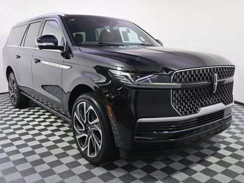 New 2026 Lincoln Navigator L Reserve AWD/4WD image 9