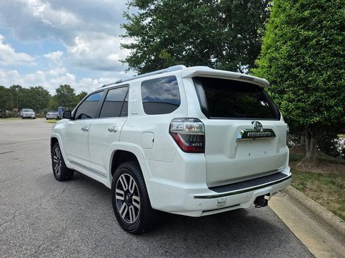 Used 2018 Toyota 4Runner Limited AWD/4WD image 3