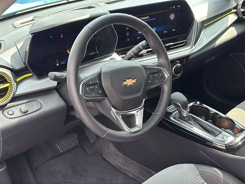 Used 2025 Chevrolet Trax LT w/ Sunroof Package image 23