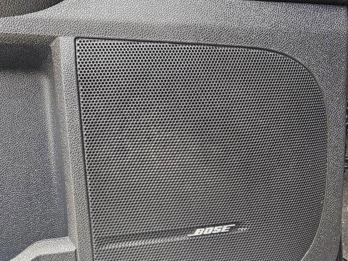 Used 2017 Chevrolet Traverse LT image 12