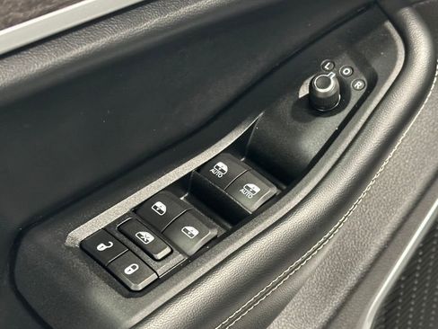 Used 2023 Jeep Grand Cherokee L Limited AWD/4WD image 13