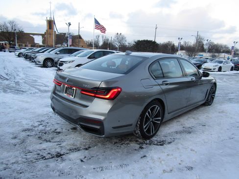 Used 2021 BMW 750i xDrive w/ Executive Package image 5