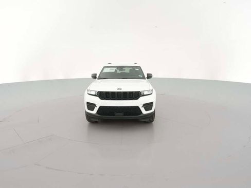 New 2025 Jeep Grand Cherokee Altitude image 2