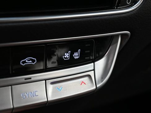 Used 2019 Kia K900 Luxury w/ VIP Package image 37