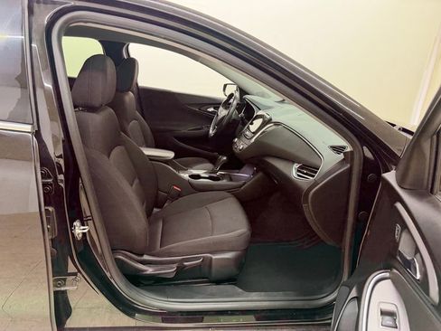 Used 2018 Chevrolet Malibu LT image 9