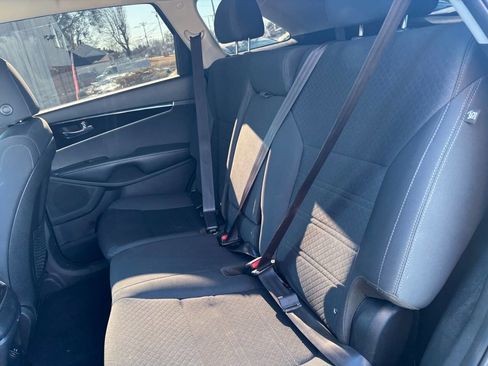 Used 2020 Kia Sorento LX image 21