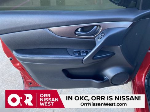 Used 2020 Nissan Rogue Sport S image 12