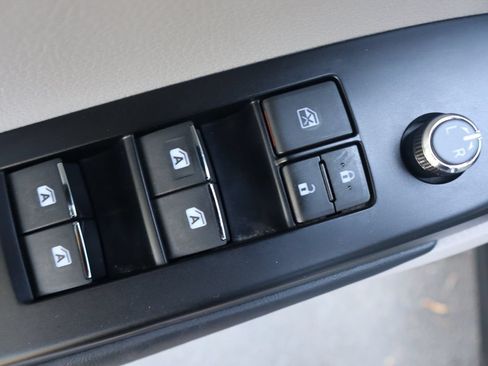 Used 2014 Toyota Highlander Limited FWD image 29
