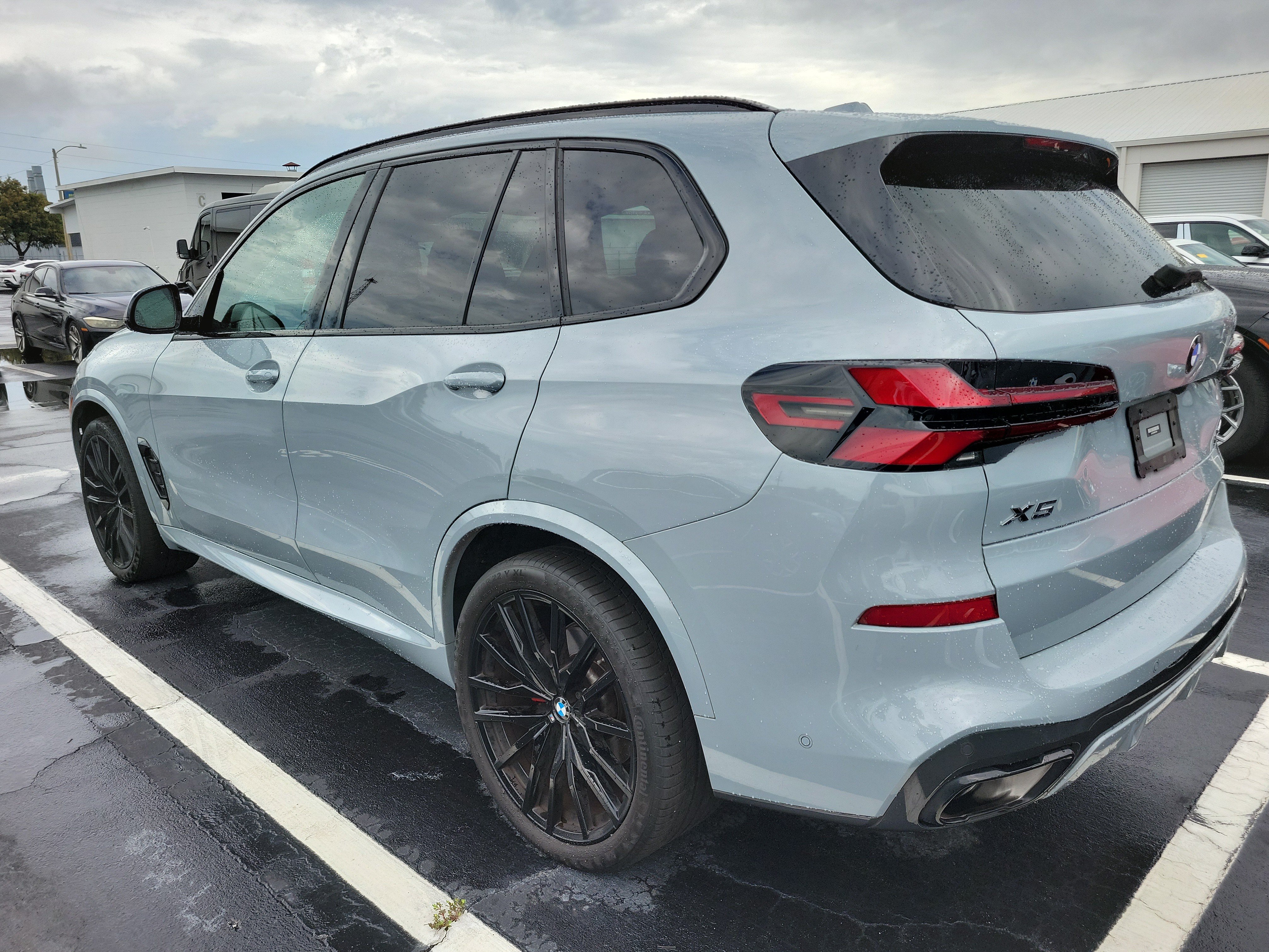 Used 2024 BMW X5 xDrive40i w/ M Sport Package AWD/4WD image 4
