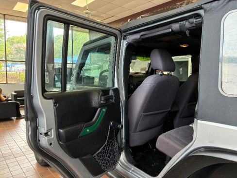 Used 2017 Jeep Wrangler Unlimited Sport w/ Connectivity Group AWD/4WD image 20