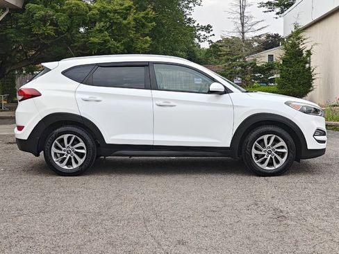 Used 2016 Hyundai Tucson SE w/ Option Group 02 image 2