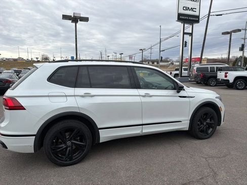 Used 2023 Volkswagen Tiguan SE R-Line image 16
