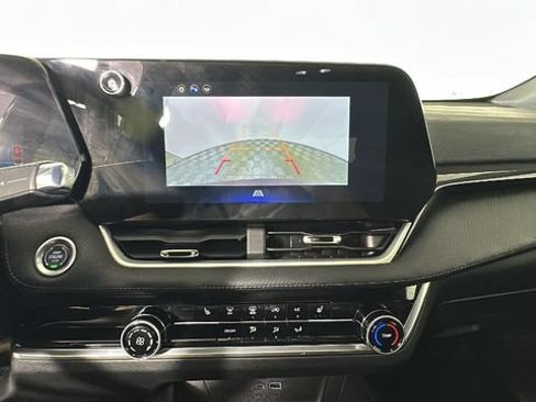 Used 2025 Chevrolet Equinox LT FWD image 23