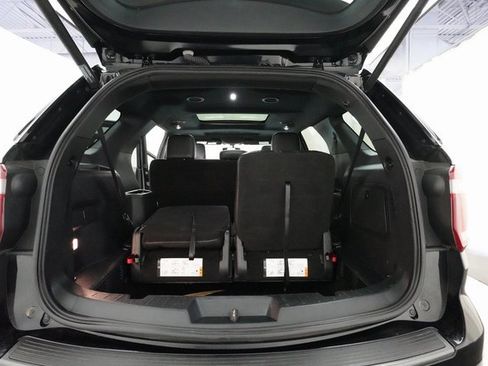 Used 2018 Ford Explorer XLT w/ Equipment Group 202A image 10