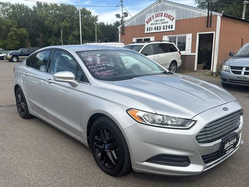 Used 2013 Ford Fusion SE FWD image 3