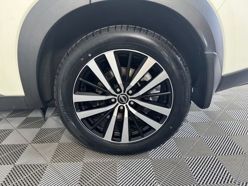 Used 2024 Nissan Pathfinder Platinum FWD image 40