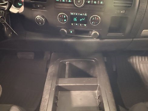 Used 2011 Chevrolet Silverado 2500 LT w/ Interior Plus Package AWD/4WD image 24