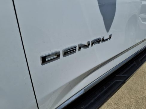 Used 2022 GMC Yukon XL Denali RWD image 7