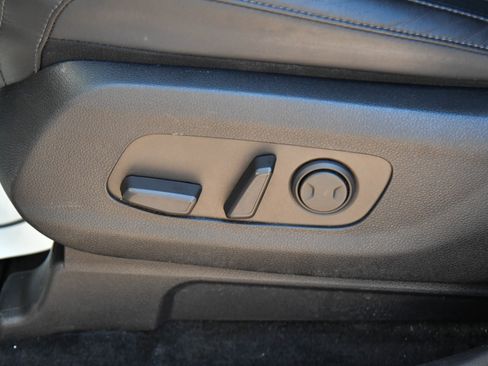 Used 2024 Kia Carnival LX FWD image 17