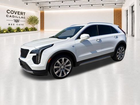 Used 2023 Cadillac XT4 Premium Luxury w/ Technology Package AWD/4WD image 4