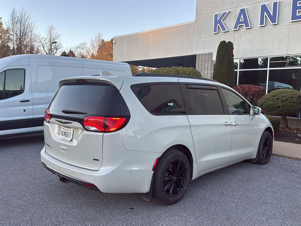 Used 2020 Chrysler Pacifica Touring-L AWD/4WD image 5