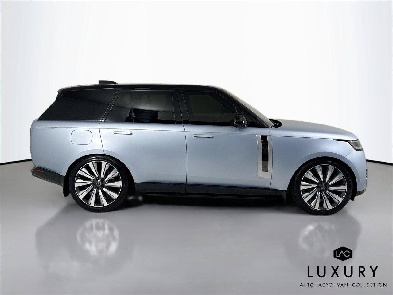 Used 2023 Land Rover Range Rover SV AWD/4WD image 4