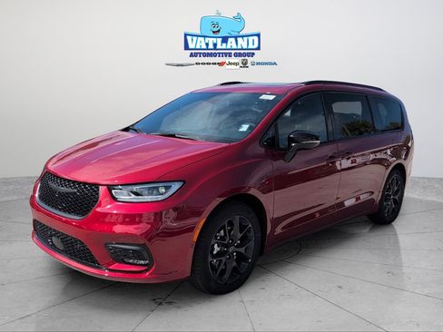 New 2026 Chrysler Pacifica Limited w/ S Appearance Package image 3