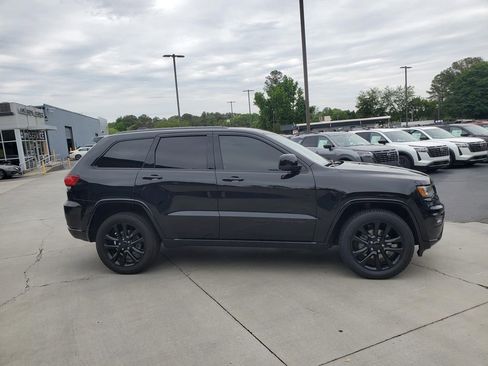 Used 2020 Jeep Grand Cherokee Altitude AWD/4WD image 2