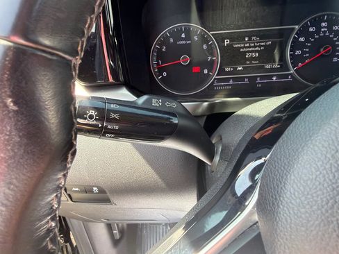 Used 2023 Kia Sorento S FWD image 19