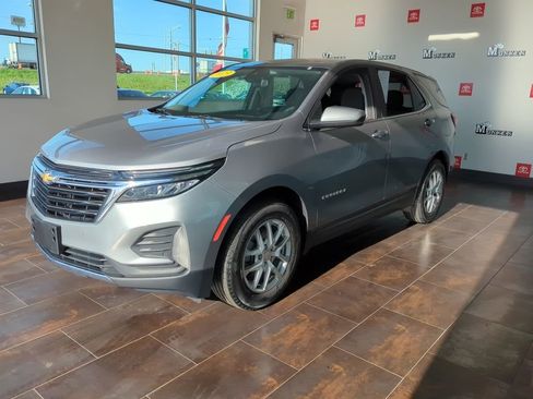 Used 2023 Chevrolet Equinox LT image 3