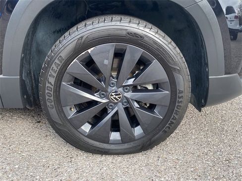 Used 2022 Volkswagen Taos S w/ IQ Drive S Package image 9