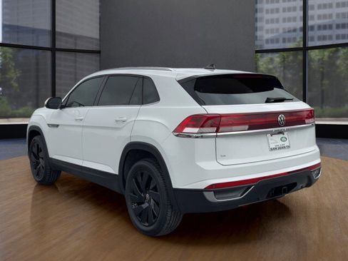 Used 2024 Volkswagen Atlas Cross Sport SE FWD image 7