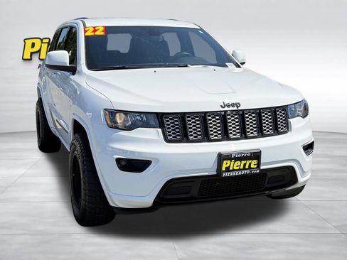Used 2022 Jeep Grand Cherokee Laredo X AWD/4WD image 2