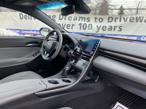 Used 2021 Toyota Avalon Limited image 17