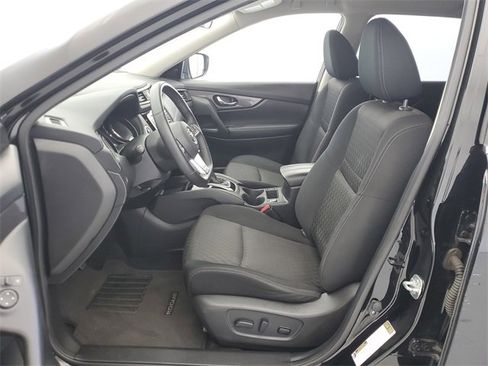 Used 2019 Nissan Rogue SV image 19