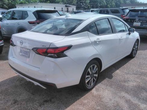 Used 2024 Nissan Versa SV FWD image 3