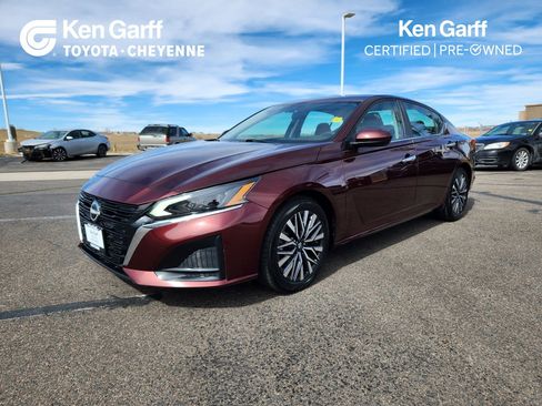 Used 2023 Nissan Altima 2.5 SV image 1