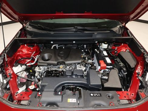 Used 2025 Toyota RAV4 XLE image 31